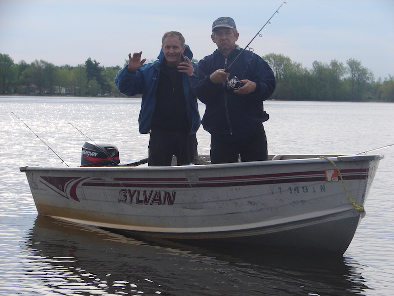 Wojtek i Józek Krek podczas wędkowania na Lake Champlain