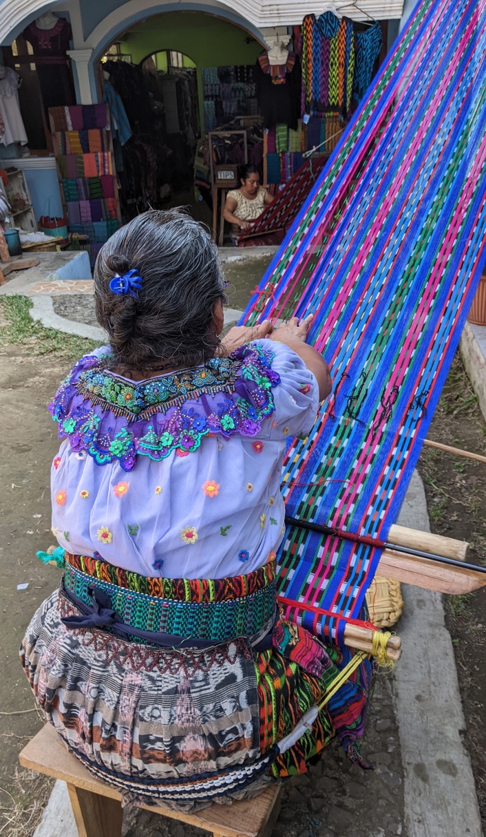 Tak powstają tkaniny Majów