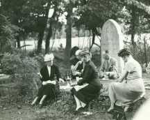 Pikniki na cmentarzach. Zapomniana amerykańska tradycja.