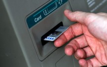 Jak walczyć z opłatami za korzystanie z ATM?