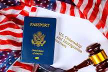Nowa fala odbierania obywatelstwa w USA? Co naprawdę grozi naturalizowanym obywatelom
